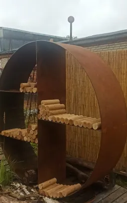 Большая дизайнерская дровница в стиле кортен